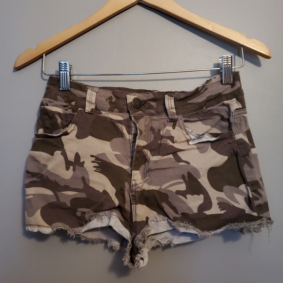 Seduction - Camo Shorts - Size S/M - Picture 1 of 9